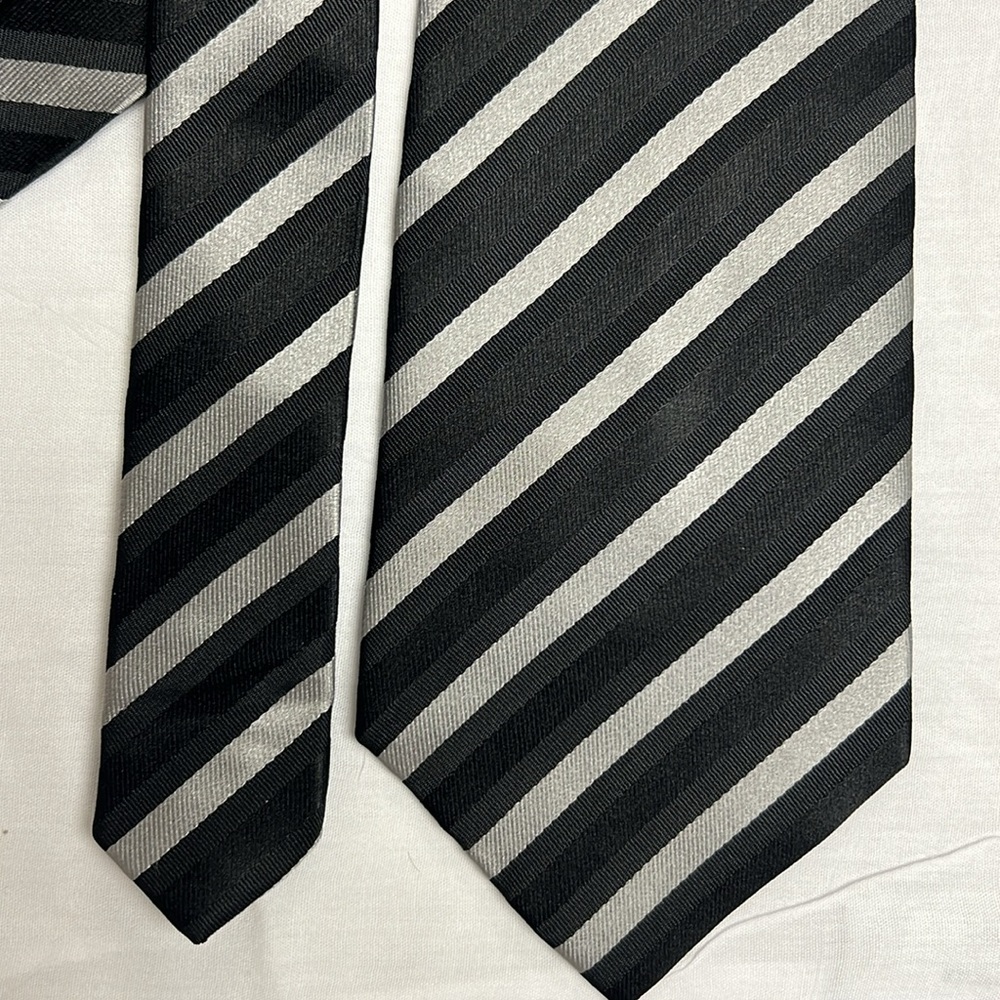 Luciano Versi Silk Tie Black and Silver Stripes Gently Used Great Condition